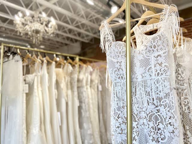 Boutique De Mariée Établie De Longue Date 1