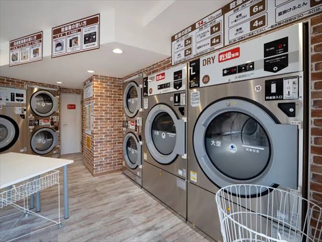 Laverie Automatique Modernisée - Rentable 1 Laverie Automatique Modernisée - Rentable 1