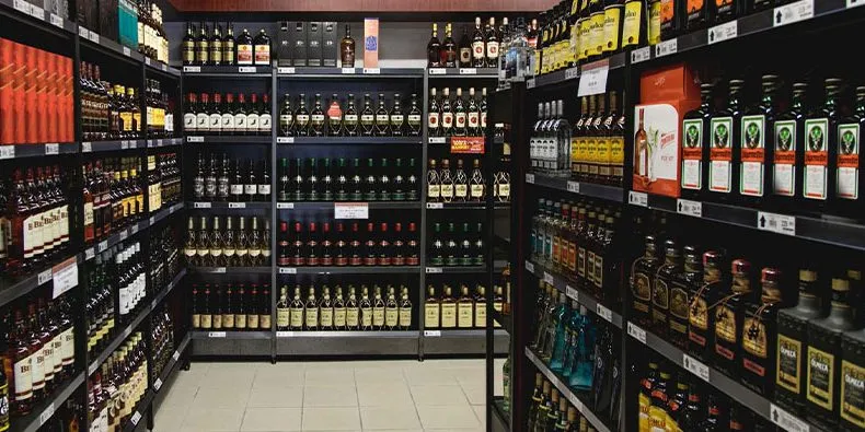 KC Magasin d'alcool. Quartier huppé. Ventes $670K. CF $108K 1 KC Magasin d'alcool. Quartier huppé. Ventes $670K. CF $108K 1