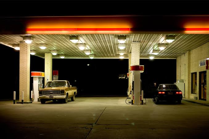 Très-rentable Station-service Et Magasin D'Alcool Combo 1