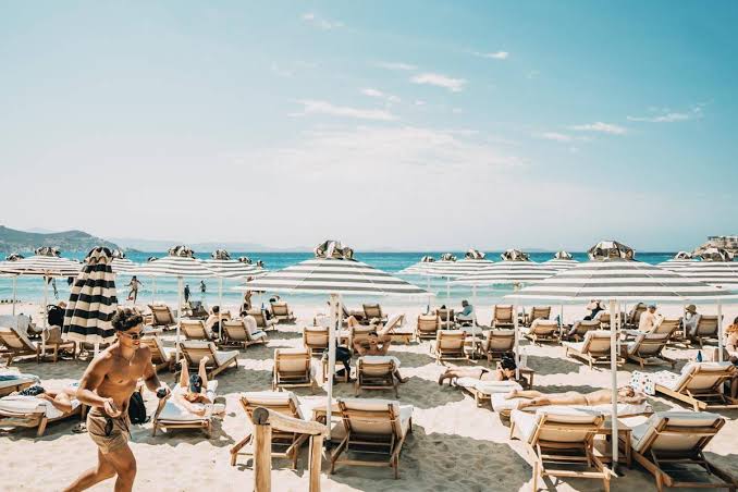 Salon de plage & bar 1