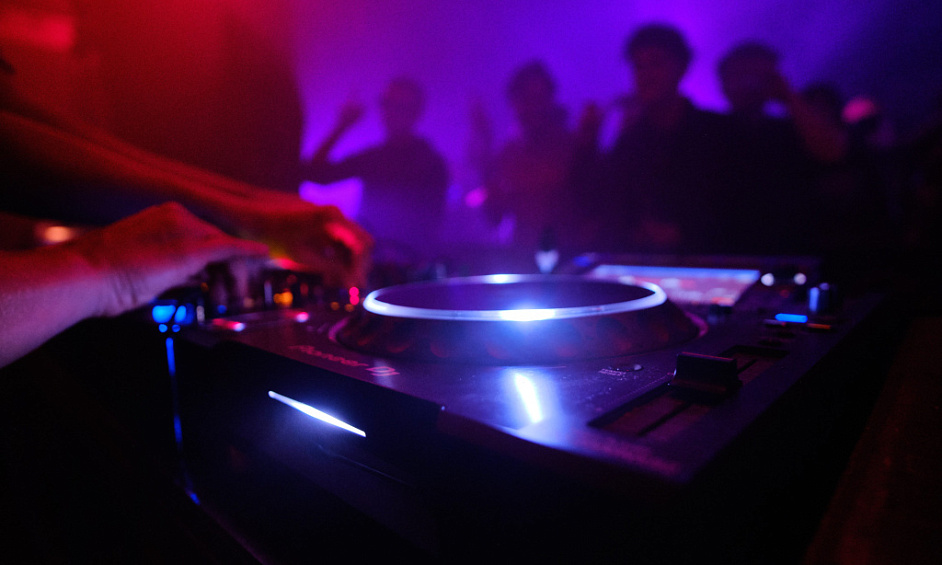 Restaurant Et Discothèque Dans Une Ville Populaire Du Comté D'Orange À Los Angeles À Vendre 1