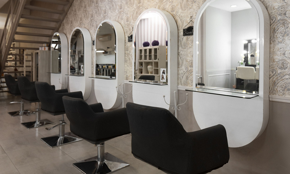 Rentable Magnifique Salon Dans Emplacement Excellent!! Vendeur Motivé! 1