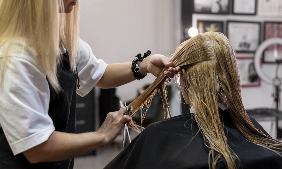 Salon De Coiffure / Pas Une Franchise À Vendre 1