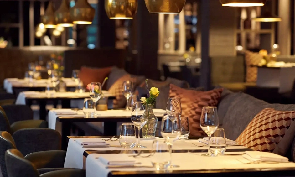 Clayton Restaurant Générant Plus de 2,5 Millions de Dollars Par An 1 Clayton Restaurant Générant Plus de 2,5 Millions de Dollars Par An 1