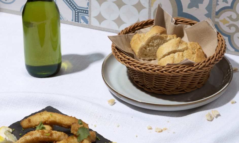 Persan / Méditerranéen Avec Ours Et Vin À Vendre 1