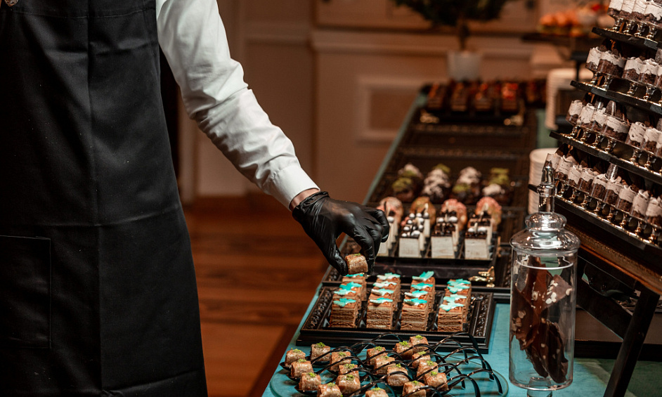 Grossiste et Détaillant Chocolatier Fabriquant Chocolat, Pâtisseries Et Cadeaux À Vendre 1