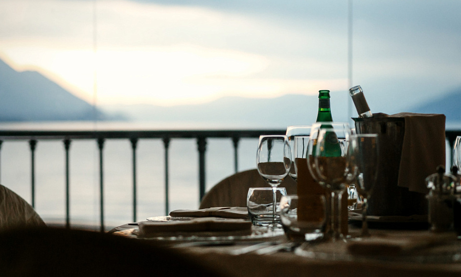 Restaurant En Bord De L'Eau À NYC À Fort Volume Dans Une Zone Très Fréquentée À Vendre 1