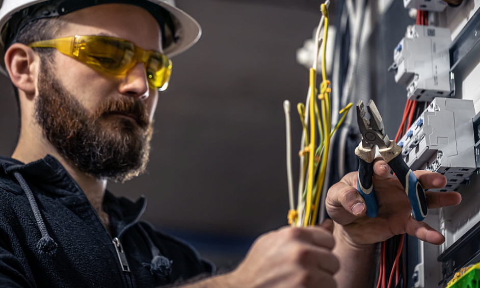Entrepreneur en électricité basse tension spécialisé dans les systèmes de surveillance, les caméras de sécurité et le conseil en sécurité. Axé sur la sécurité et la protection, il propose des solutions personnalisées conçues pour répondre aux exigences uniques du client. L'équipe planifie soigneusement 1