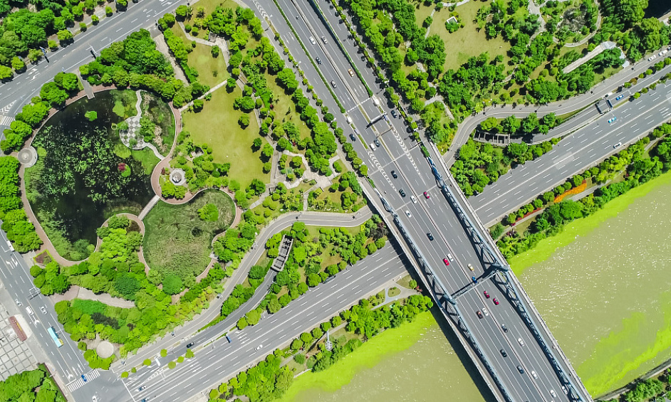 Infrastructure Lucrative De Parcs, De Routes Avec Un Retard Accumulé De 48 Millions À Vendre 1