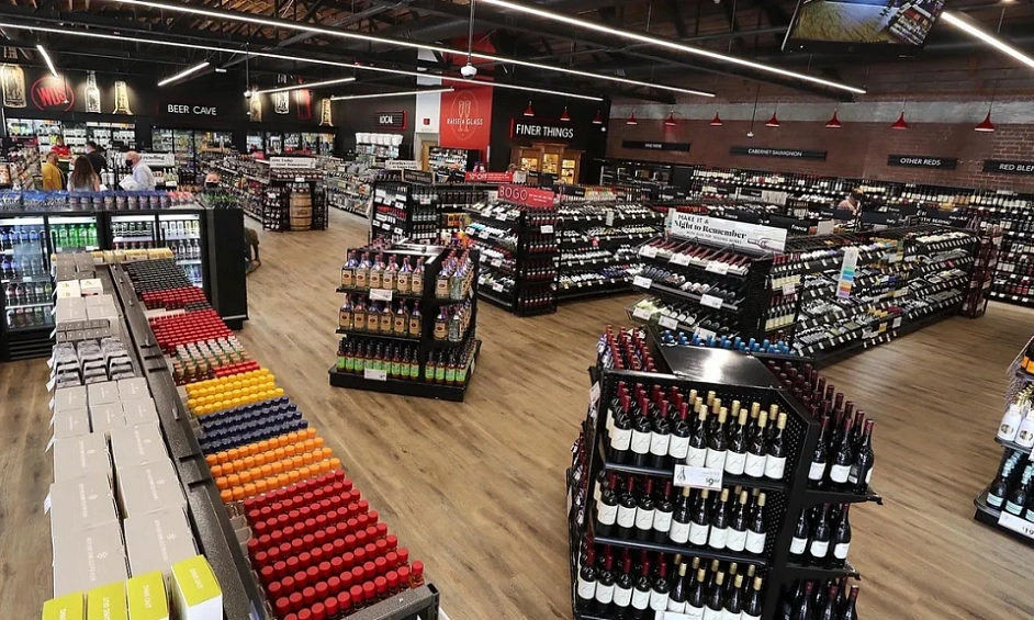 Établi Géré-À-Distance Cedar Falls Magasin D'Alcool À Vendre 1 Établi Géré-À-Distance Cedar Falls Magasin D'Alcool À Vendre 1