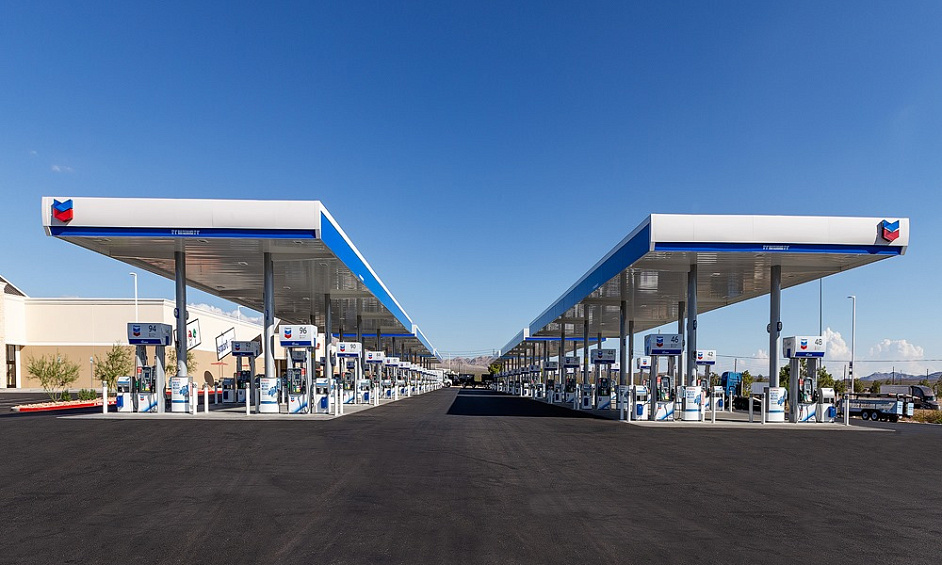 Grande Station Chevron Avec Excellente Visibilité 1 Grande Station Chevron Avec Excellente Visibilité 1
