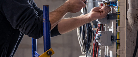 Vente Entreprises de réparations électriques / électriciens for sale in Anchorage-Alaska 209810