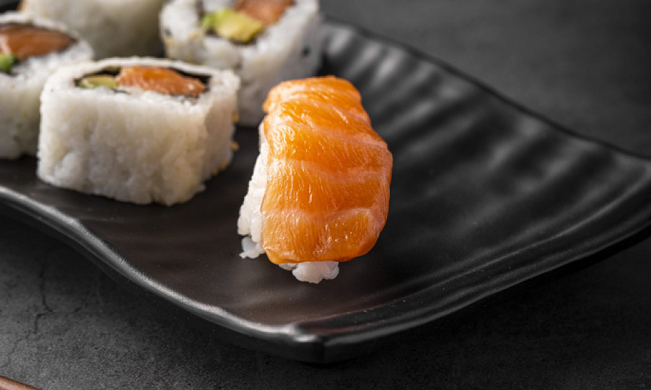 Restaurant De Sushis Rentable Et Très Bien Noté (SDE 180+) À Vendre 1