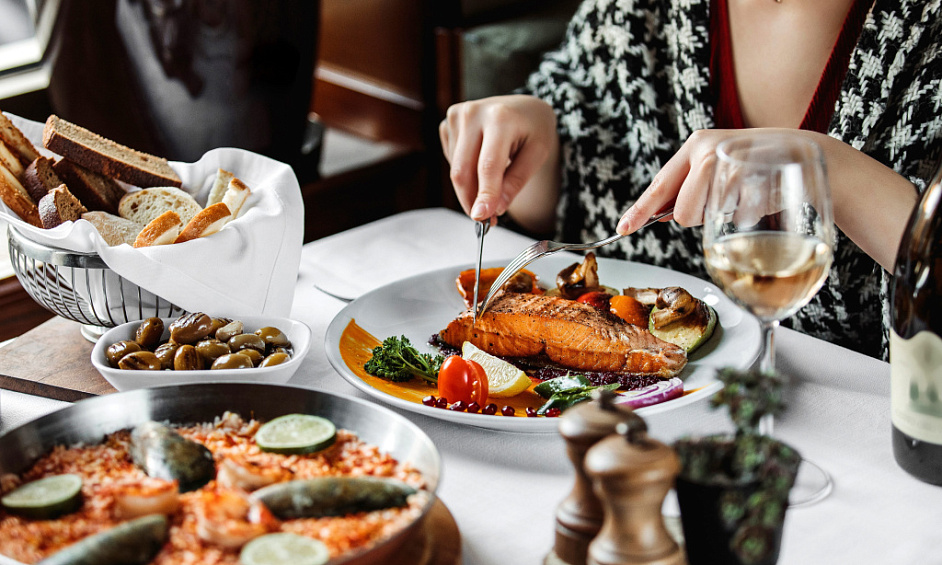 Bien-Établi, Magnifiquement Conçu Restaurant Dans Le Comté De Suffolk À Vendre 1